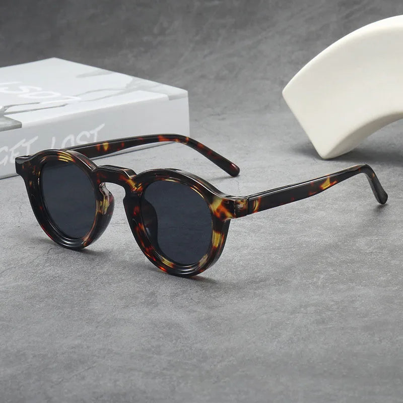 Montures de lunettes rondes Montra Bold