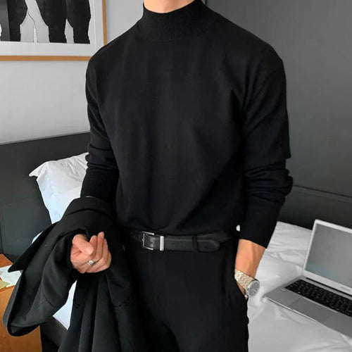Komplett schwarzer Pullover